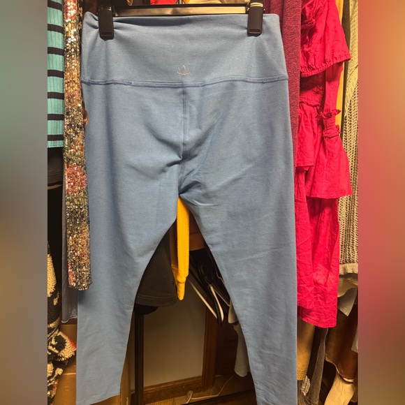 Beyond Yoga Spacedye Caught In The Midi High Waisted Legging in Flower Blue 1X - Picture 7 of 8